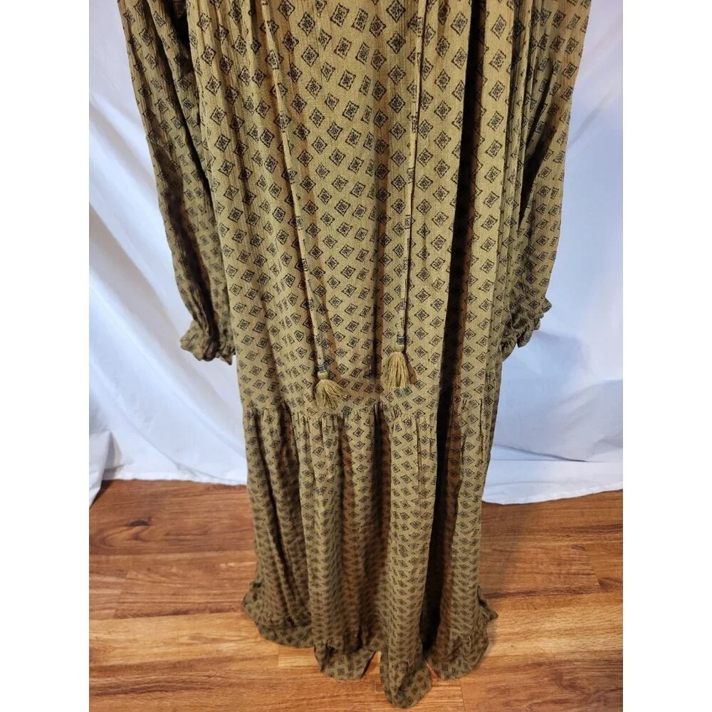 Carly Jean Size XS Geometric Olive Green Long Sleeve Tiered Maxi Dress
